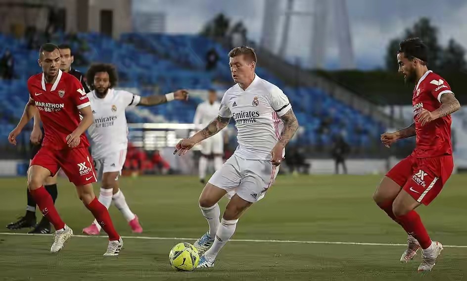 开云体育网站-集结日塞维利亚扳平良机俄克拉荷马雷霆手感冰凉备战NBA总决赛，转会期孟菲斯灰熊调整名单以备CBA常规赛直接炸裂 